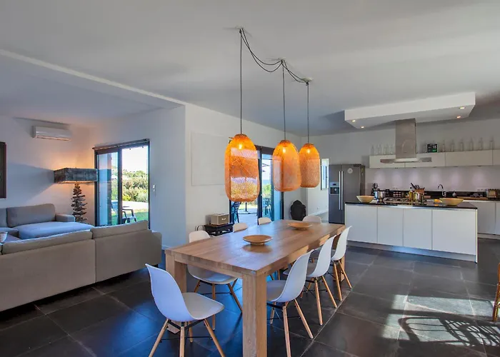 Kim Siscu A 300m De La Villa *