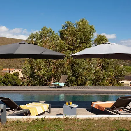 Vila Kim Siscu A 300m De La *