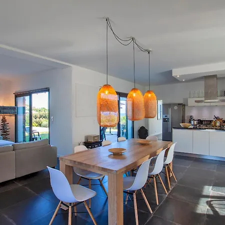 Kim Siscu A 300m De La Villa *