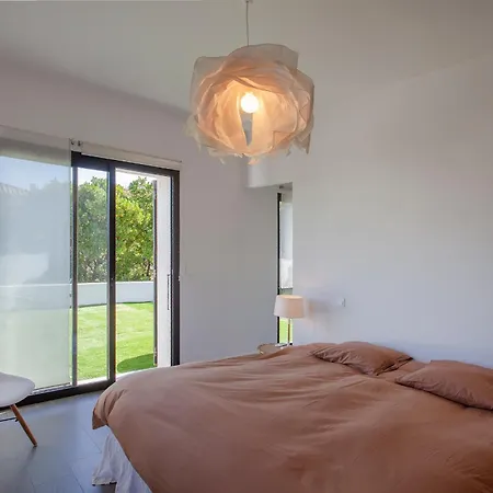 Willa Kim Siscu A 300m De La *