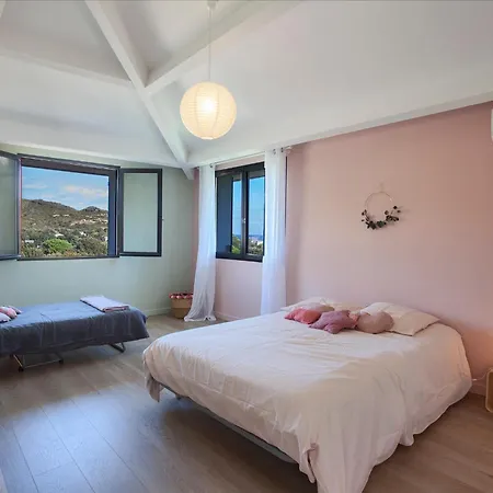 Kim Siscu A 300m De La Villa *