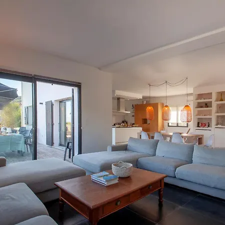 Kim Siscu A 300m De La Villa Sisco