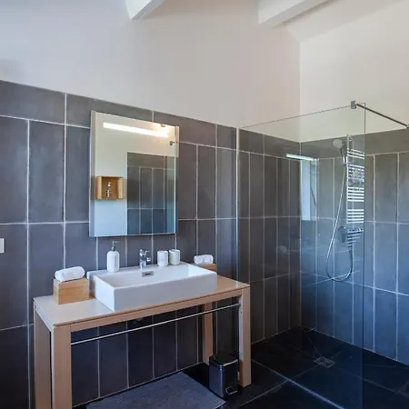 Kim Siscu A 300m De La Villa