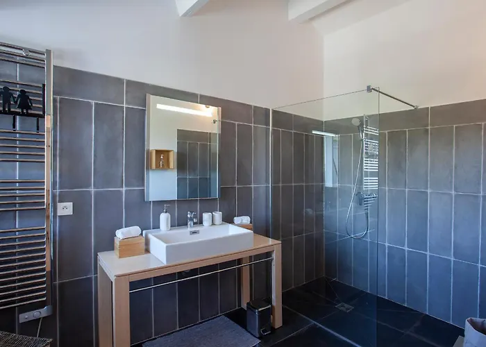 Kim Siscu A 300m De La Villa